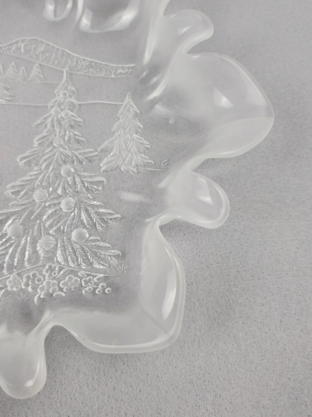 Title: Vintage Mikasa Walther-Glas Christmas Story Plate - Frosted Etched Glass
